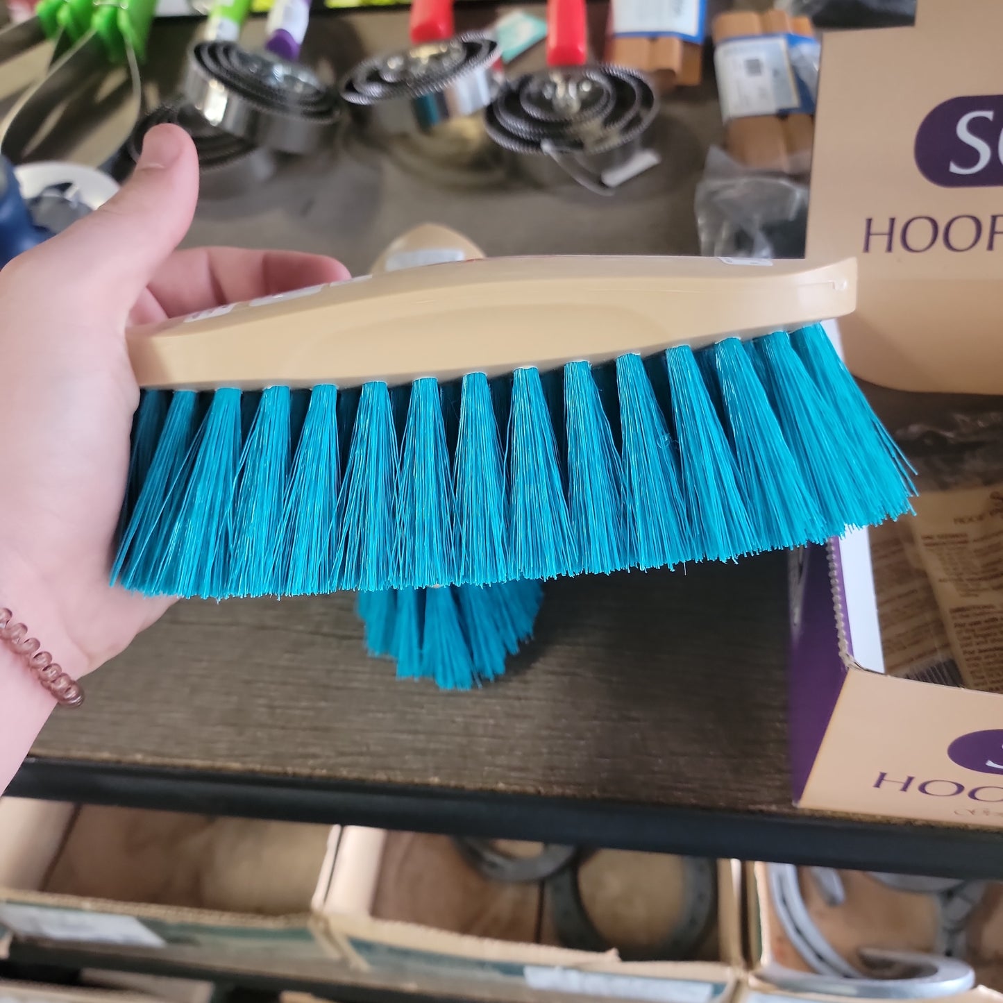 GRIP-FIT BRUSH-TAN/BLUE