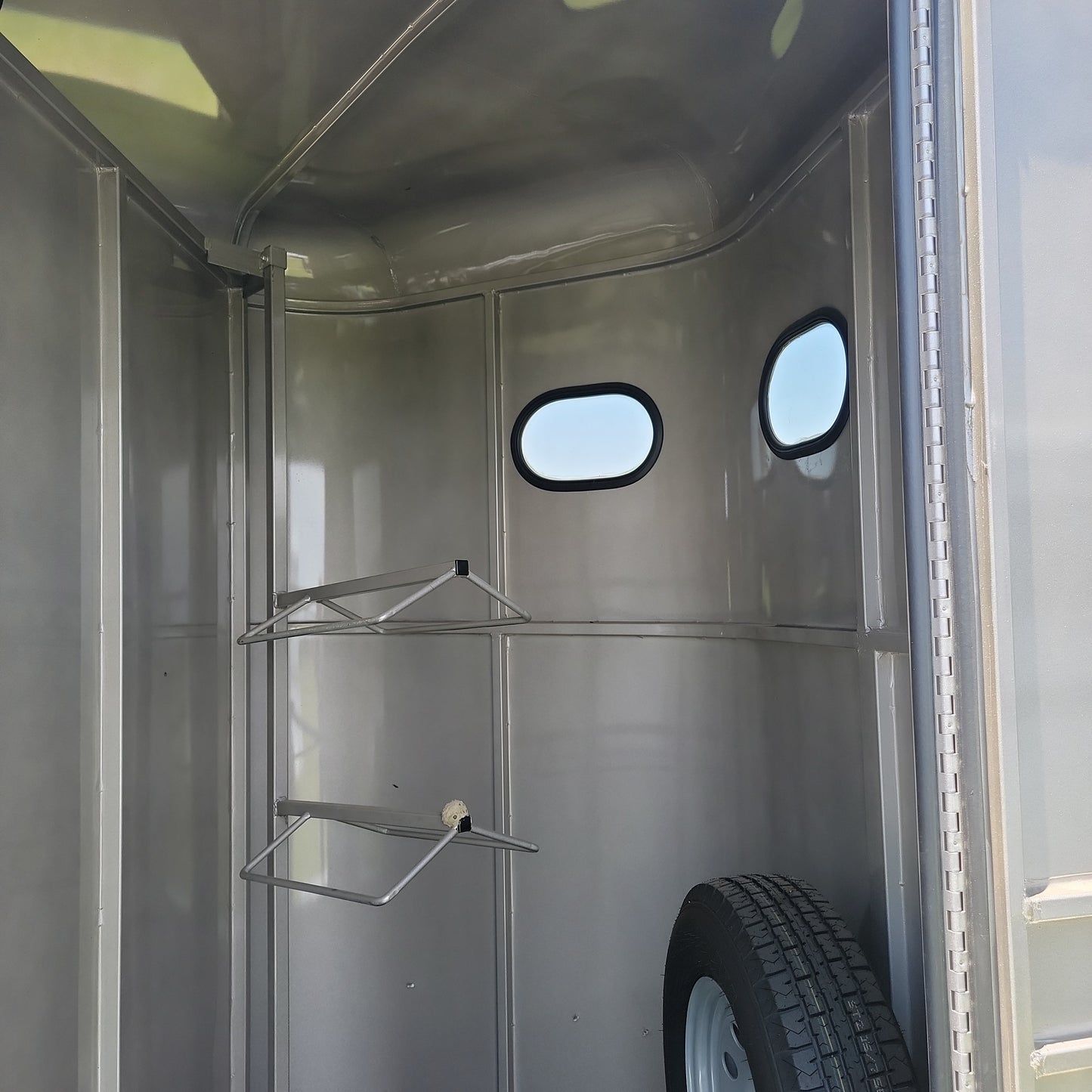 BEE 2 Horse trailer-ARZ : 6 x 13