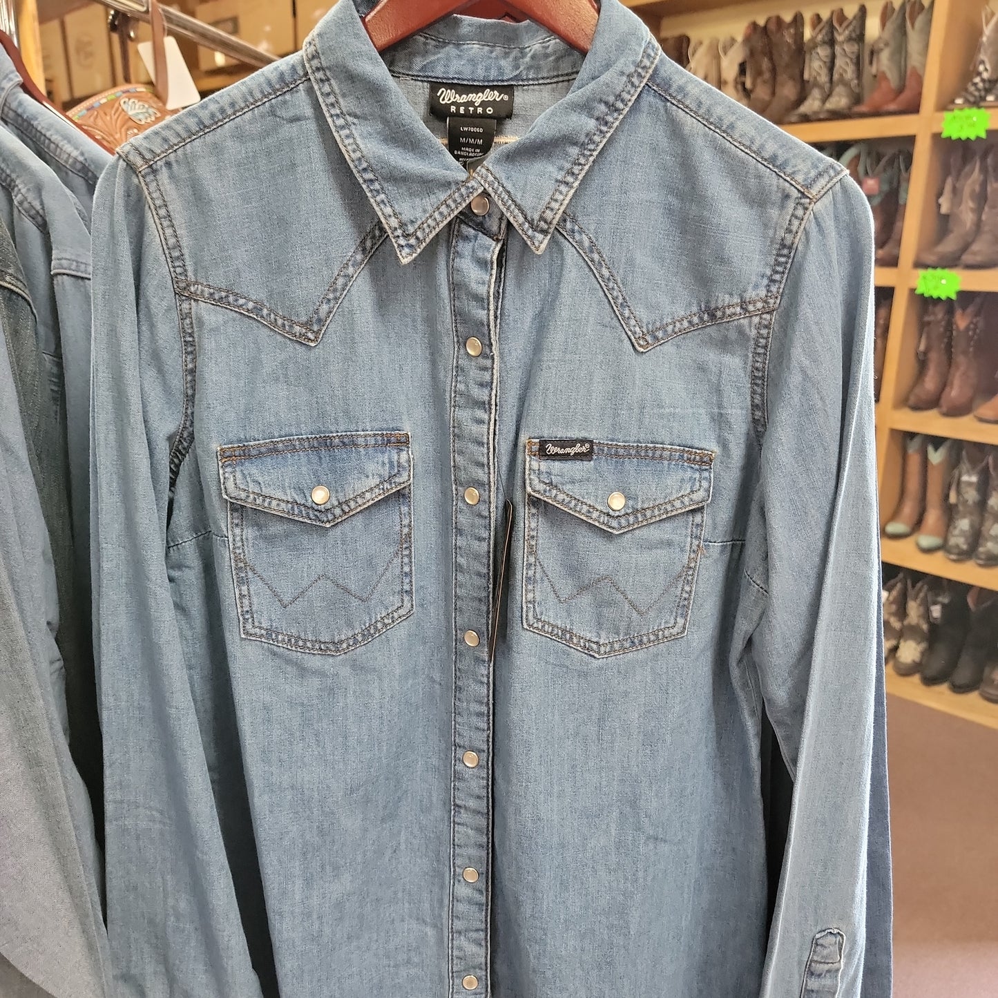 WOMENS WRANGLER SHIRT-LS LT BLUE : M