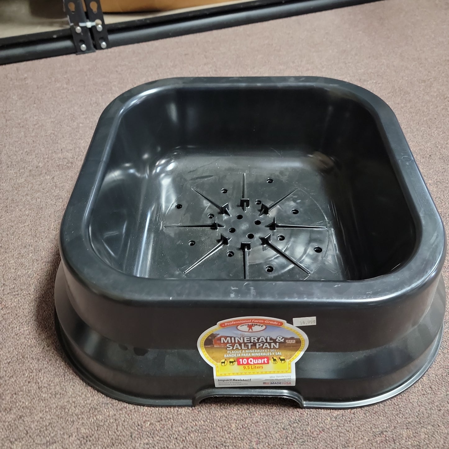 SALT BLOCK PAN W/HOLES-BLACK : 10 QT