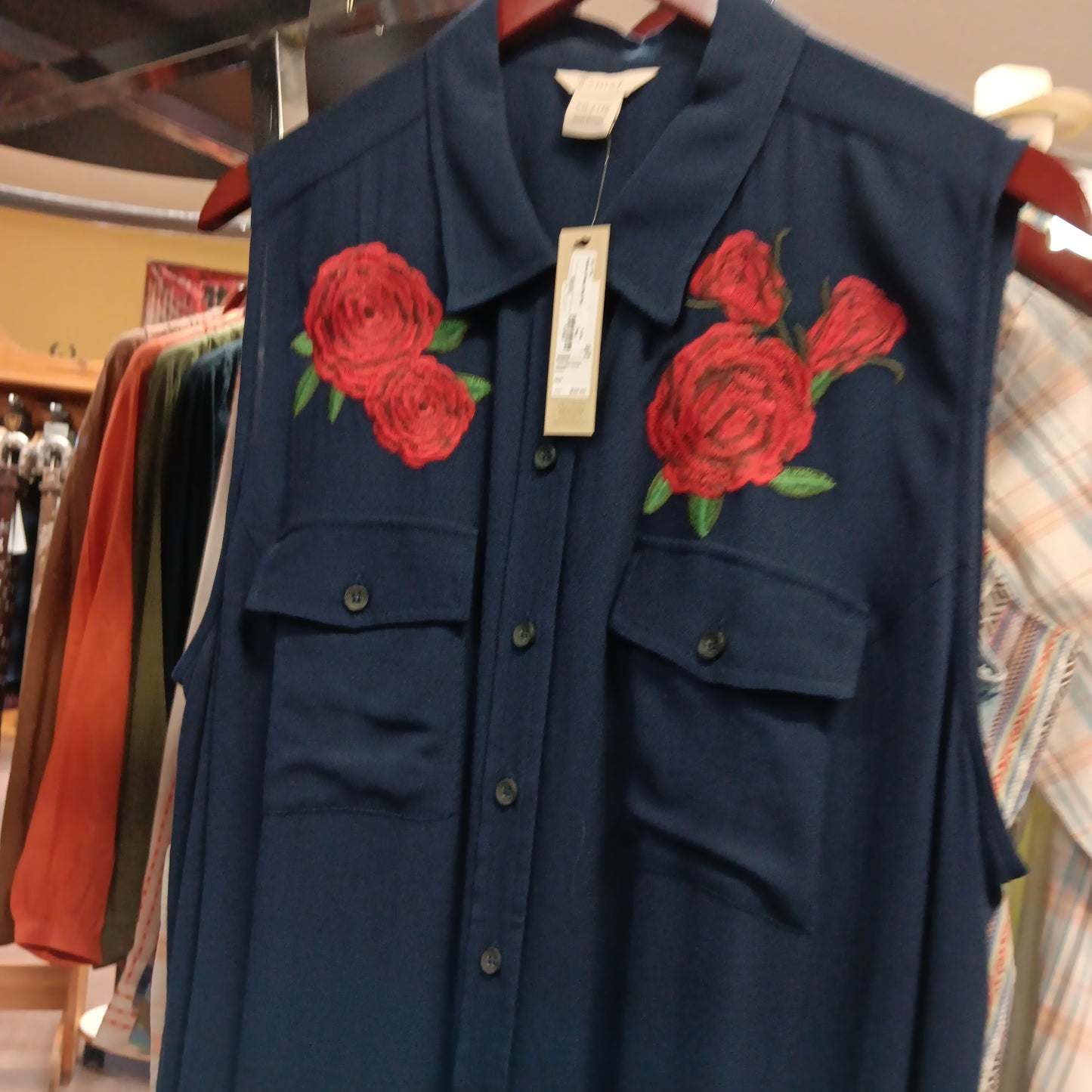 Women sleeveless ariat shirt