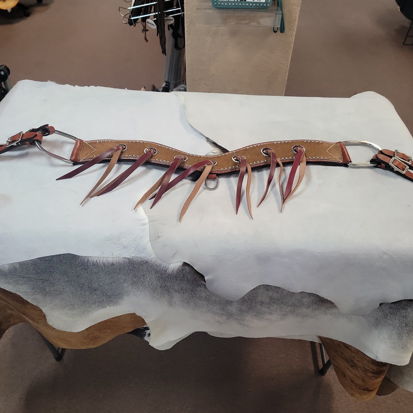 Tripping collar with tassels 13587