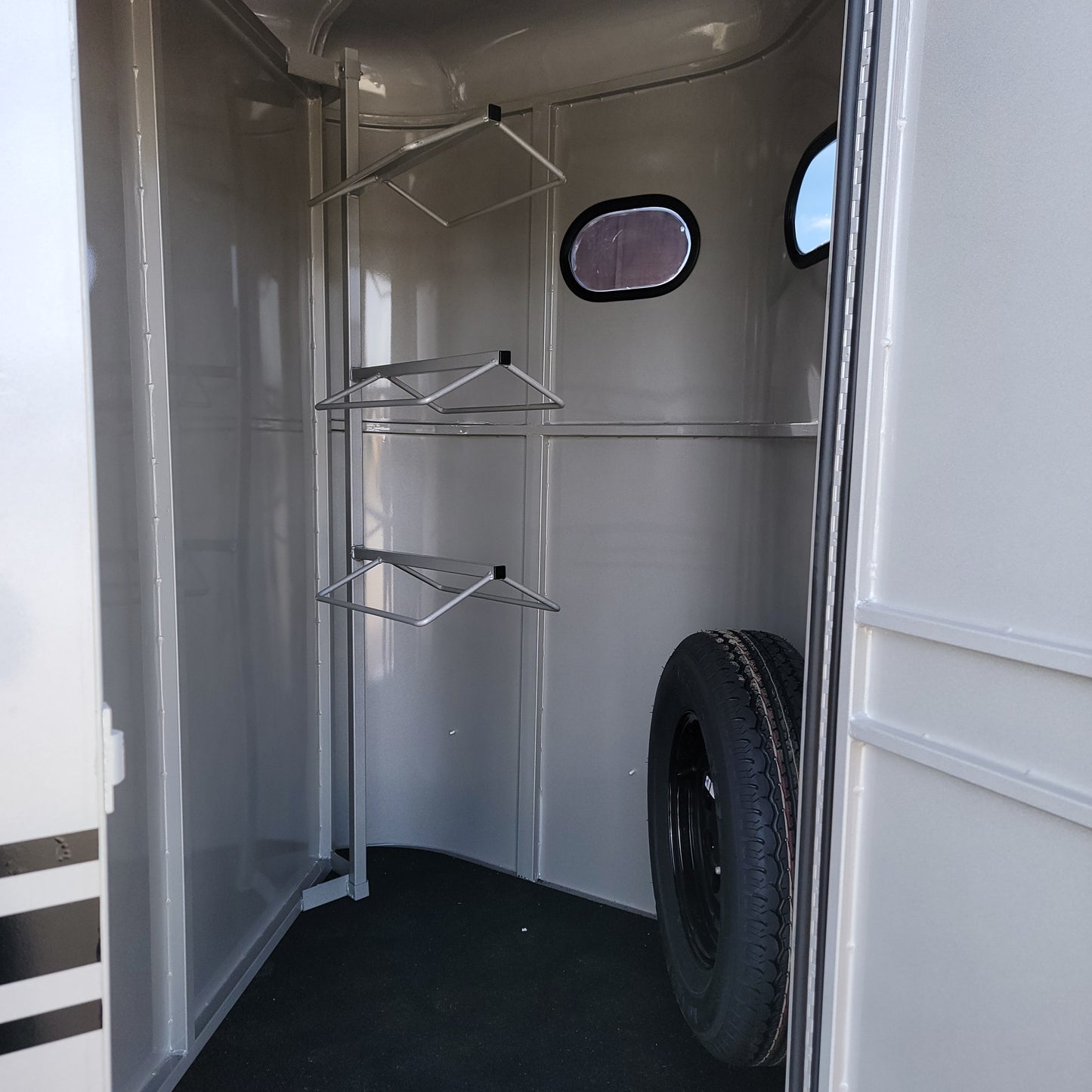 BEE 3 Horse Trailer