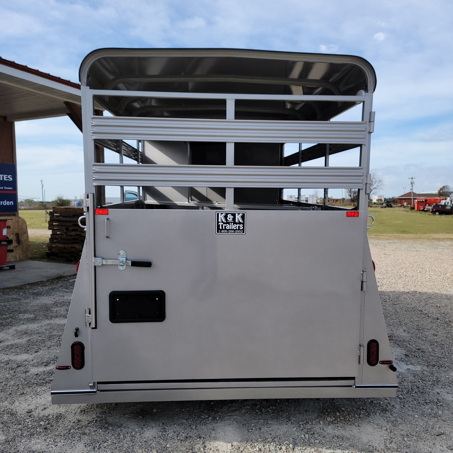 BEE 3 Horse Trailer