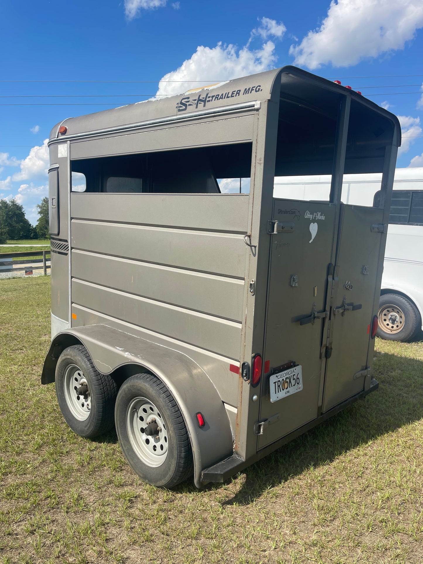 S&H 2 Horse straight load Trailer