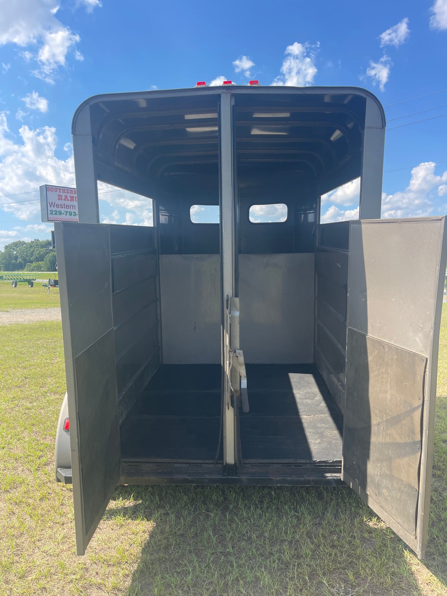S&H 2 Horse straight load Trailer