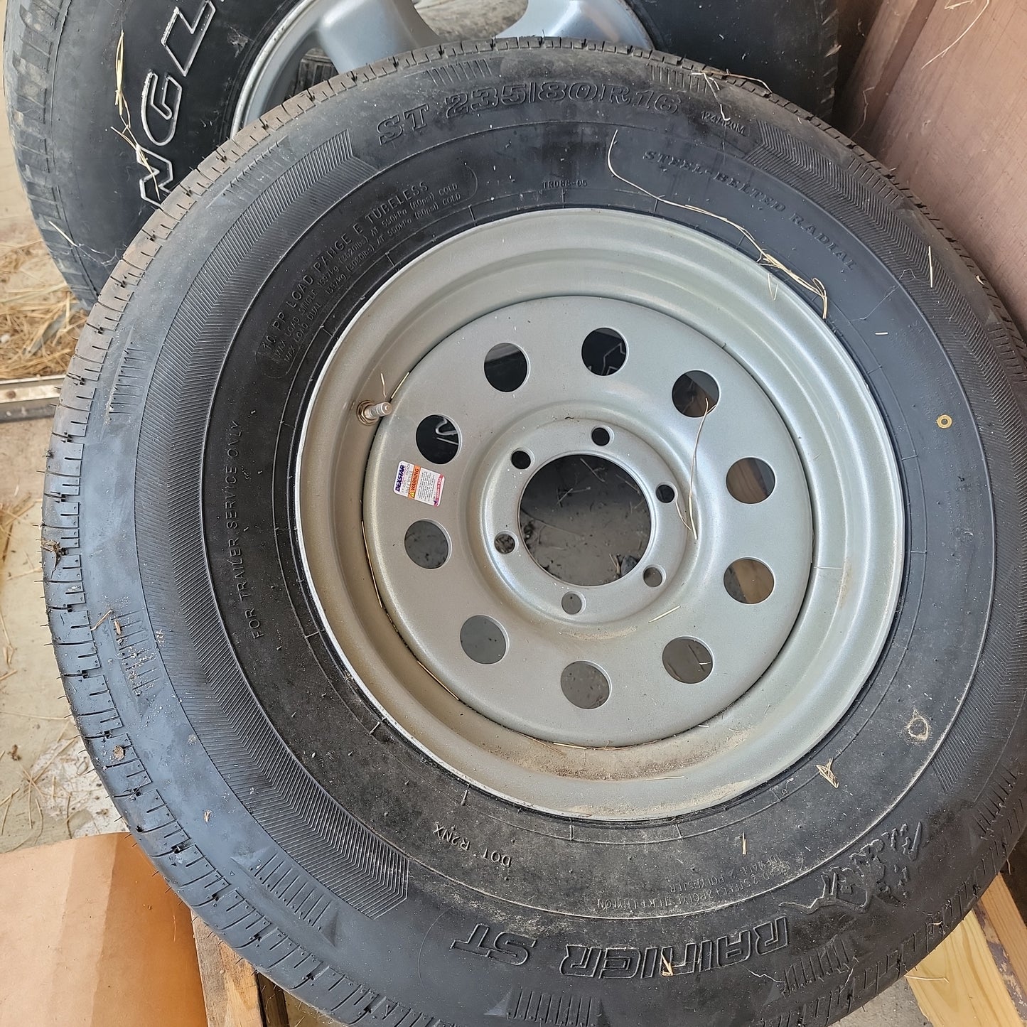 Tire 235-80-R16 LRG-LRG : 235-80-R16