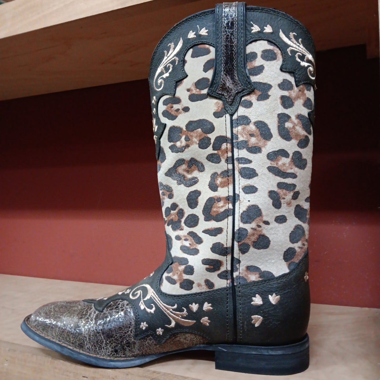 Women square toe durango