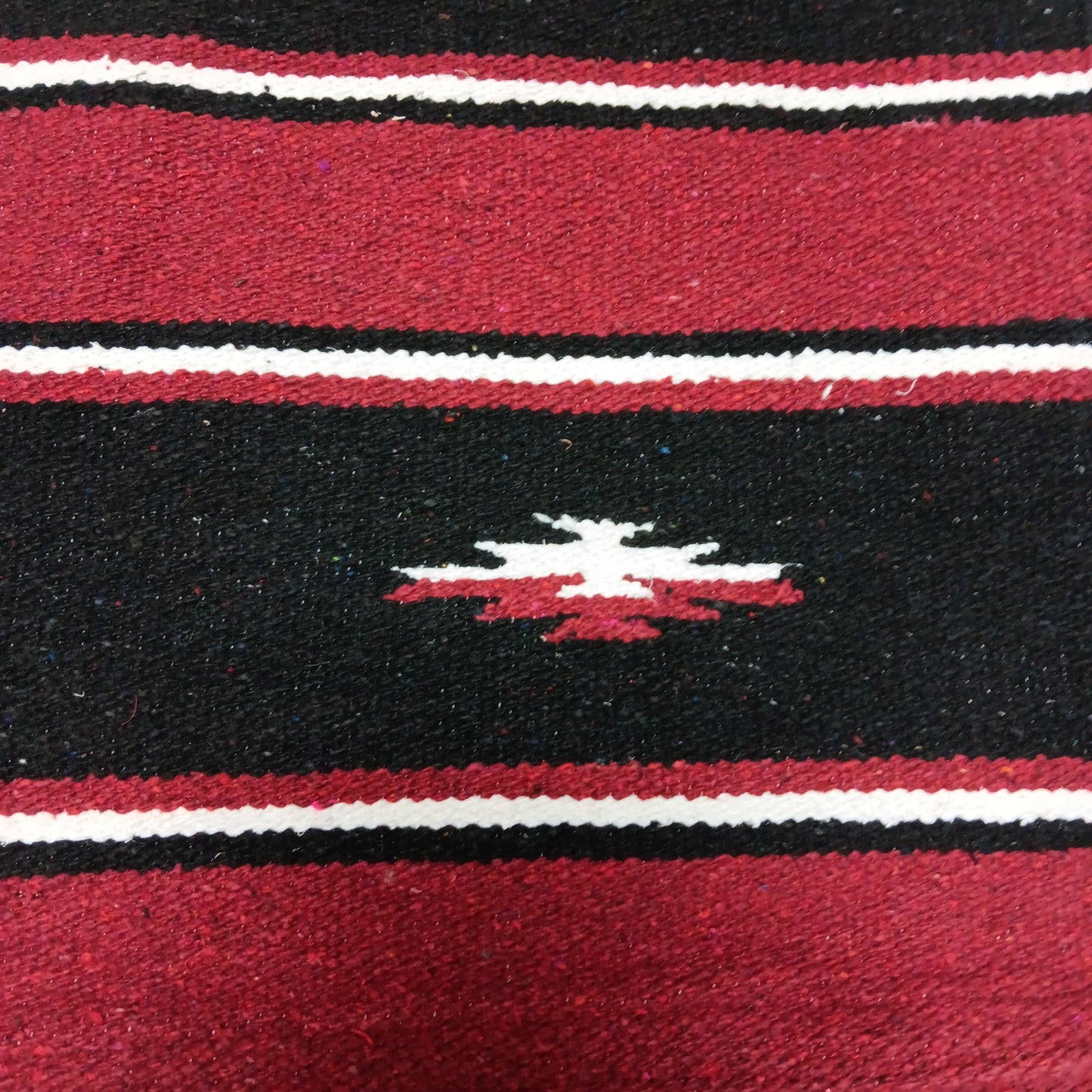 SADDLE BLANKET-RED/BLACK : 32" X 32"