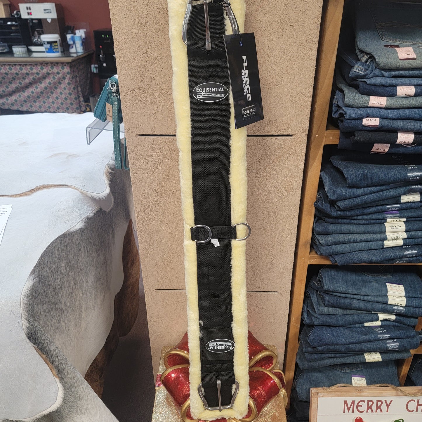 Equisential fleece cinch. 34'