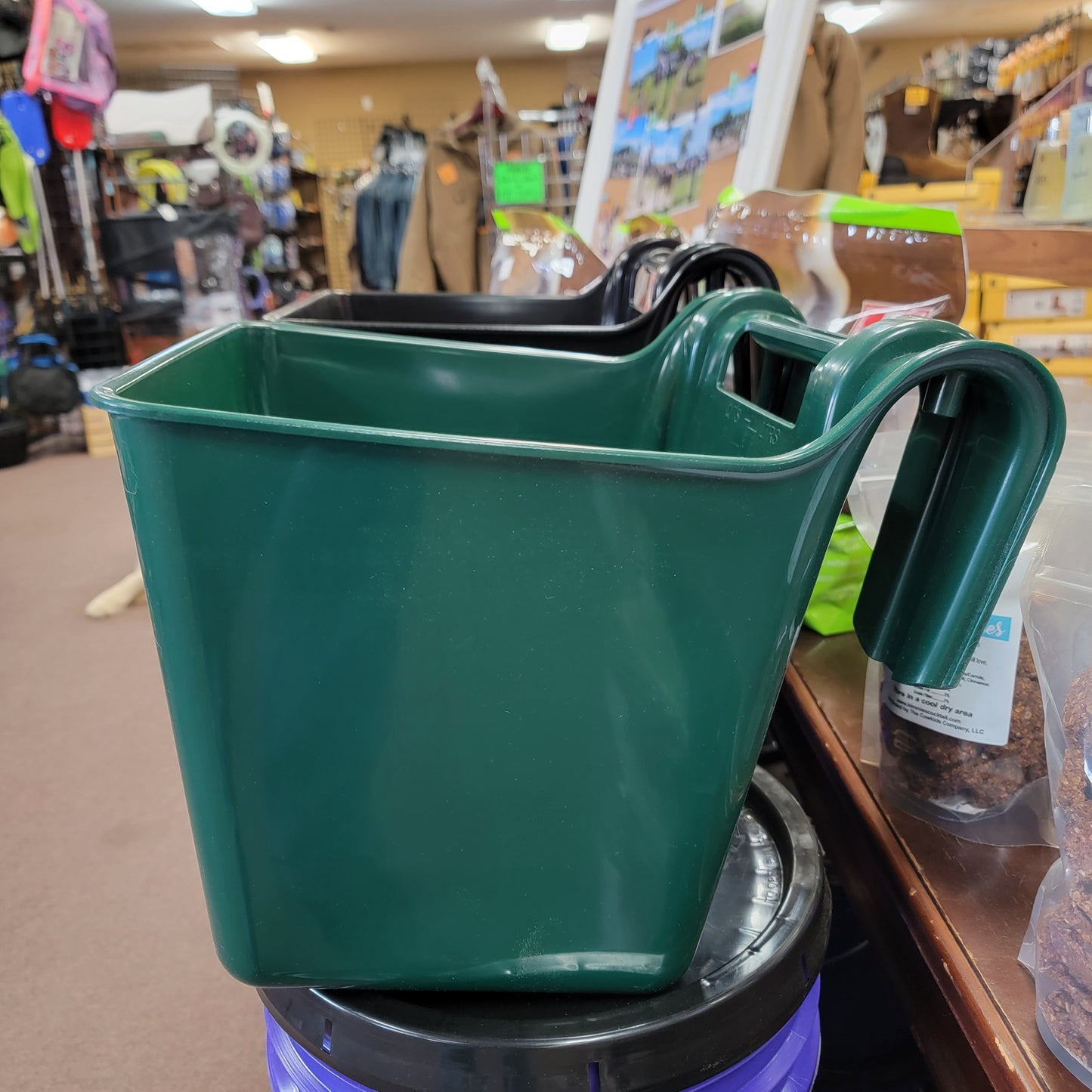 Hook Over Feeder-Hook over : 12 qt