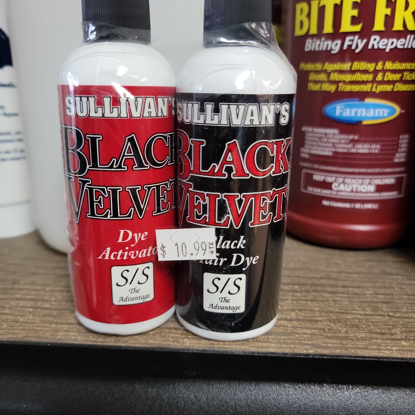 Black Velvet-Black/Red : 8 oz